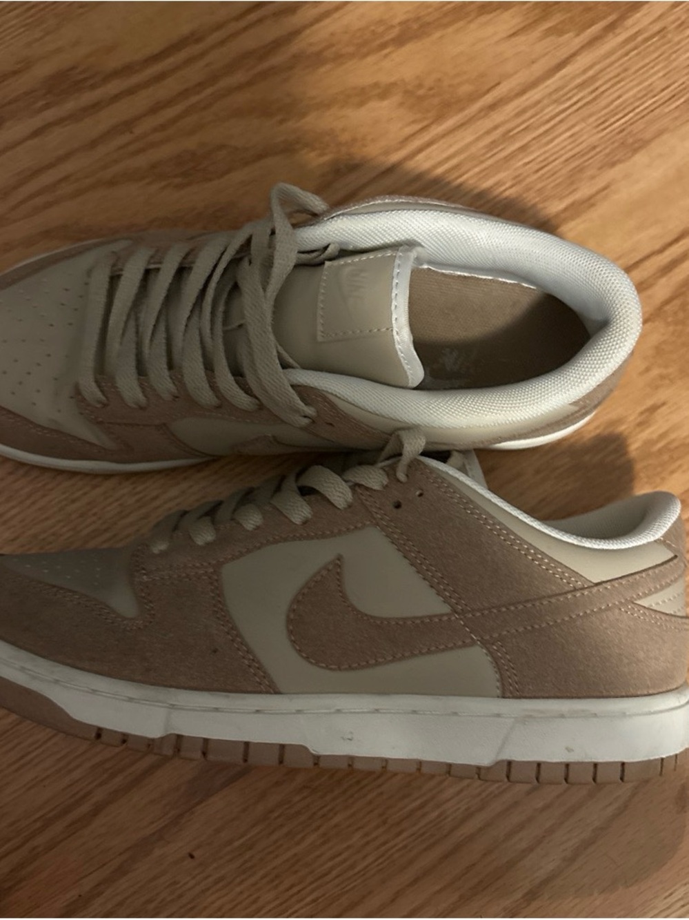 Nike Dunk Low-Top Sneakers in Beige and Cream Suede - Picture 3 of 3